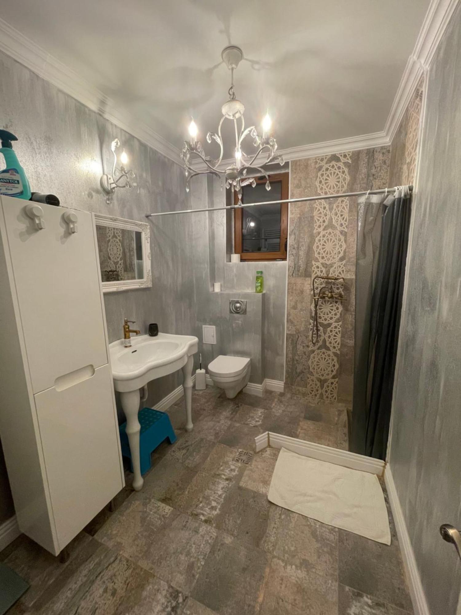 Room In A Private House - 5 Min From Therme And Airport Corbeanca Exteriör bild
